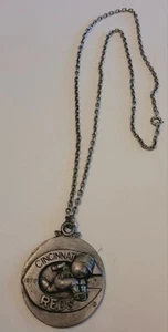 Vintage 1976 Cincinnati Reds Autographed World Series Pewter Necklace Pendant  - Picture 1 of 4