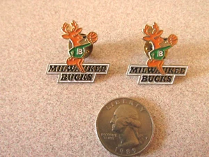 VINTAGE MILWAUKEE BUCKS MILWAUKEE WISCONSIN LOT OF 2 PINBACKS OLD LOGO **NOS** - Picture 1 of 2