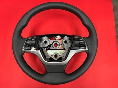 Volante HYUNDAI ELANTRA GT 18-20 NEGRO CON CRUCERO Y FUNCIONES USADO OEM Foto 1 de 4