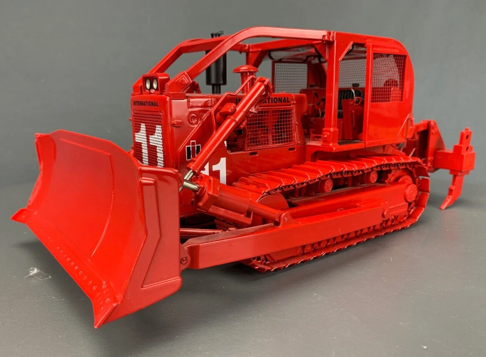 1/25 First Gear 40-0129 Firebreaker TD-25 Crawler w/Sweep, Winch D0457 LZ - Image 1 of 4