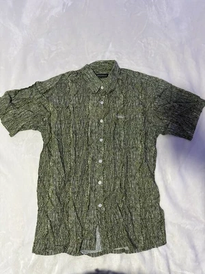 Новая без ценников мужская повседневная рубашка с коротким рукавом на пуговицах крокодиловый зеленый размер средний - Изображение 1 из 4