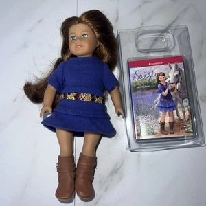 American Girl Saige Mini Puppe mit Buch ohne Karton - 2013 Fehler - Bild 1 von 3