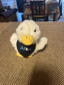AFLAC Ente mit blauem Schal Plüschbär 6 Zoll Talks - Bild 1 von 2