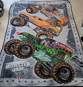 Monster Jam Grave Digger Maximum Destruction Truck 2013 Fleece Überwurf Decke - Bild 1 von 3