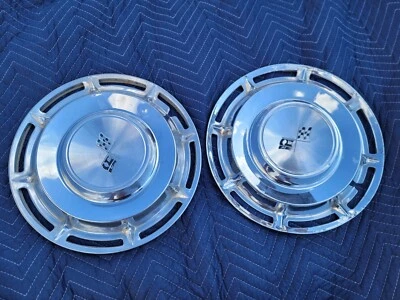 1960 Chevrolet Impala Wheel Cover Hubcap Lot of 2 Foto 1 de 4