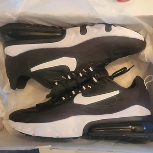 Zapatos de entrenamiento para correr Nike Air Max 270 React negros blancos CI3866 004 para hombre $150 - Imagen 1 de 6