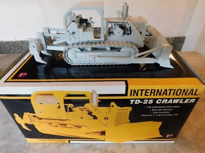 FIRST GEAR INTERNATIONAL TD-25 Crawler  1/25 - Immagine 1 di 4