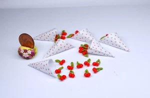 *~ *   Spitztüte mit süße Kirschen  , Handarbeit für das Puppenhaus  *~* - Bild 1 von 3