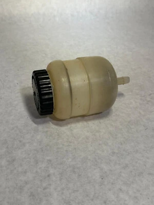 1967 年保时捷 912 制动液水库。 — 第 1/2 张图片