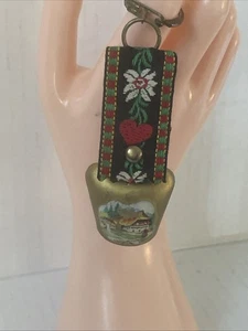 Vintage Schweiz Kuhglocke Schlüsselanhänger Swiss Scenic Messing Keyring Souvenir - Bild 1 von 9