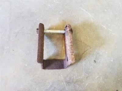 4WD Front Leaf Spring Rear Hanger Shackle | Fits 1999-2004 Ford F250 F350 - Image 1 of 4