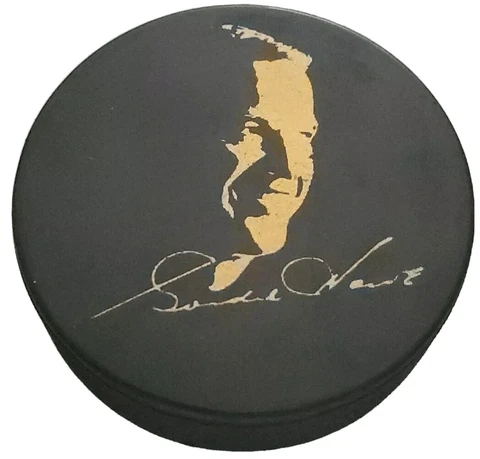 GORDIE HOWE STAMPED ON SIGNATURE! PHOTO PUCK VICEROY MFG. 🇨🇿 BACKSIDE DAMAGED Cover