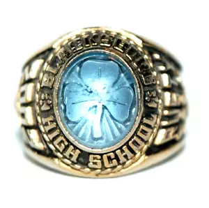 Anello Vintage 2002 JOSTENS YLTM BLACKSBURG Classe Scuola Superiore UOMO TG 8,5 ARRUGGINITO - Foto 1 di 3