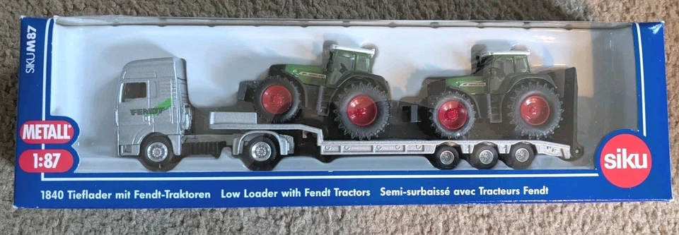 Siku 1840 Low Loader w/ Fendt Tractors, 1:87 Scale - Image 1 of 4