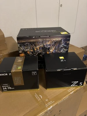NIKON Systemkamera + Objektiv Kit Z 5 24–70 1:4 24,3 MP 4K UHD Schwarz NEU OVP  - Bild 1 von 2