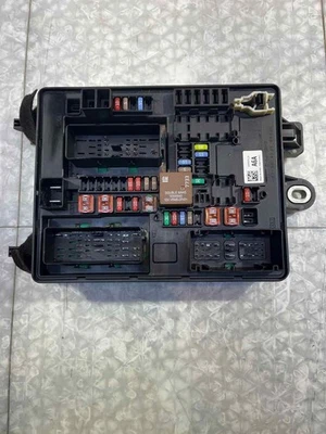 2013 CADILLAC ATS кабины предохранитель коробка P/N 22959735 - Изображение 1 из 4