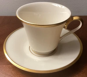 Juego de tazas y platillos con patas Lenox Eternal Bone China, juego de 2, hecho en EE. UU. - Imagen 1 de 4