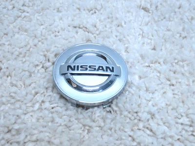 Tapa central de llantas de aleación Nissan Cube, Juke, Leaf, NV200 OEM 40343-2DR0A #2E-9 Foto 1 de 2