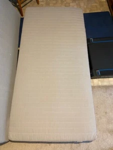 Single Mattress with two fitted sheets and a flat sheet - Very clean - Picture 1 of 3