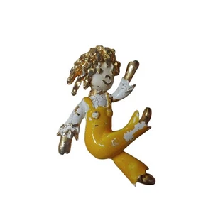 1970's Ragdoll Girl Pin Brooch Metal Yellow Goldtone Unsigned Vintage - Picture 1 of 5