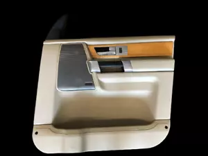 Panel de puerta delantero almendra para pasajero Land Rover LR4 10-16 OEM LR016876 - Imagen 1 de 3