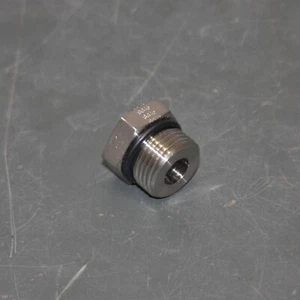 Parker Reducer Fitting 10-1/4 F5OG-SS, 5/8" SAE ORB x 1/4" NPT Pipe, 7/8"-14 - Picture 1 of 4