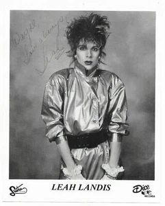 Foto promocional autografiada firmada de 8x10 de LEAH LANDIS alta caja pop rock MUY RARA - Imagen 1 de 1