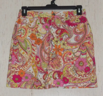 EXCELENTE PANTALÓN CORTO MUJER CROFT & BARROW ELÁSTICO ESTAMPADO FLORAL Y PAISLEY TALLA 6 Foto 1 de 3