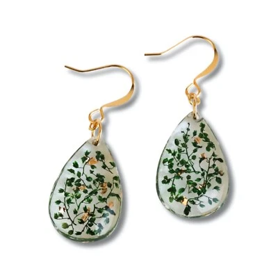 Pendientes de resina con flores verdes prensadas y escamas de oro - Pendientes colgantes transparentes  Foto 1 de 4