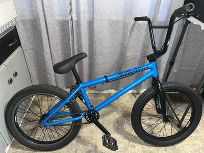 Bicicleta Kink Curb 20" TT - Azul Acuático Mate Foto 1 de 4