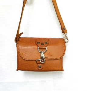 Bolso sin asas de cuero Saddleback mini bandolera cuero marrón tostado - Imagen 1 de 13