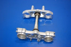 1998 97-99 CR125R CR250 STEERING STEM TRIPLE TREE FRONT FORK CLAMP 53219-KZ4-J00 - Foto 1 di 12