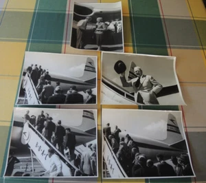 PASSENGERS BOARDING PROTOTYPE DE HAVILLAND DH-106 COMET 3 SYDNEY 6 DECEMBER 1955 - Picture 1 of 5