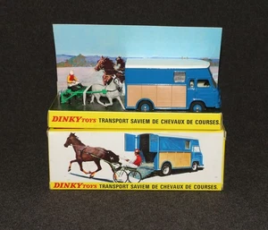 Dinky #571 Francia Transporte Saviem De Chevaux De Courses Freehold Raceway Sin usar, en caja - Imagen 1 de 9
