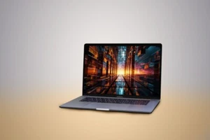 Apple MacBook Pro 15" TOUCH BAR 3.8GHz Quad i7 Turbo 16GB RAM 2TB SSD 460X GFX - Afbeelding 1 van 15