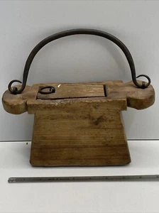 RARE PRIMITIVE SOLID WOOD ANTIQUE HAND-MADE TINDER BOX & IRON HANDLE 1700-1800s - Picture 1 of 8