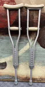 McKESSON YOUTH CRUTCHES Aluminum Frame Push Button Underarm up to 300lbs 4"-4'6" - Picture 1 of 18