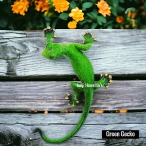 Green Speckled Gecko Lizard Sculpture Garden Ornament Wall Art Home Decor Gift - Picture 1 of 8