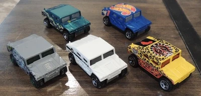 Hot Wheels Humvee Lot of 5 Loose 1999 #1080 Green, Race Word, Police, Race Team - Image 1 of 4