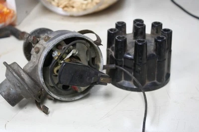 1972-64 DODGE PLYMOUTH 318 V-8 DISTRIBUTOR MOPAR #2095647 C 32-C - Image 1 of 4