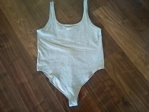 Nike Damen Plus Size Badeanzug Bodysuit CV8885-063 Sommer Strand Bikini Gym 1X - Bild 1 von 2
