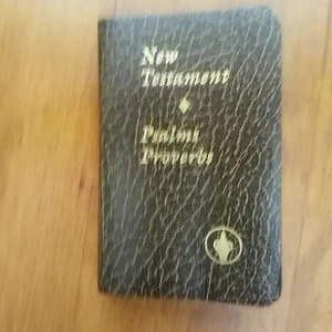 New Testament- Psalms & Proverbs- Gideons- Tiny 5x3" 669pp!- 922 & Comb Shpg - Bild 1 von 1