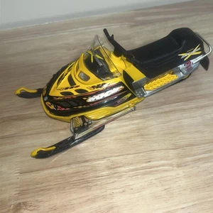 New Ray Ski Doo MXZ 600 Toy Snowmobile 1:12 Scale Diecast 2002 Bombardier - Picture 1 of 8