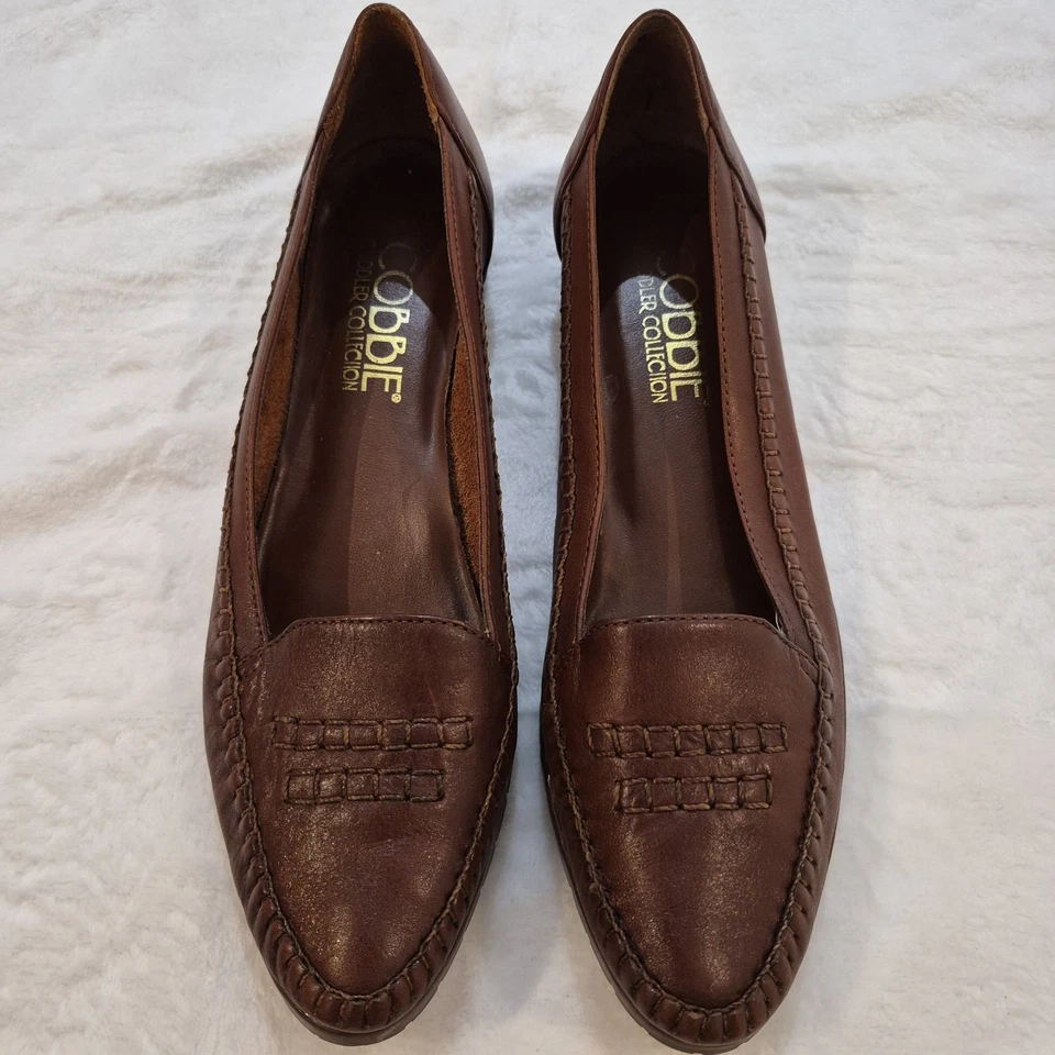 Zapatos Cobbie Cuddler para mujer 9,5 estrecho mocasín marrón sin cordones informales cómodos planos Foto 1 de 4