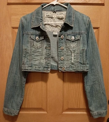 Chaqueta vaquera desgastada recortada para casa de muñecas azul junior adolescente para mujer mediana Foto 1 de 4