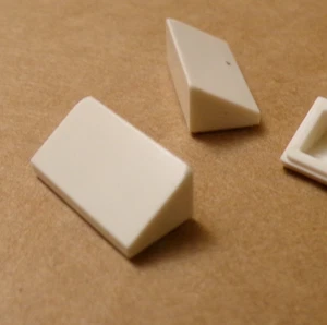 Lego x11 White 1x2x2/3 Slope 30°, 83473 (028-431) - Picture 1 of 1