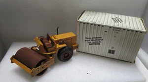 CONRAD 1/35 CASE VIBROMAX W 1102 ROAD ROLLER MADE IN WEST GERMANY DISPLAYED - Bild 1 von 7