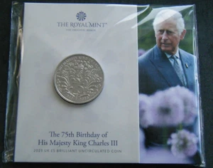 2023 King Charles III 75 cumpleaños BU £5 paquete de monedas de cinco libras - en stock - Imagen 1 de 3
