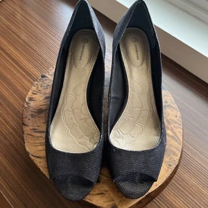GIANI BERNINI Soria Peep Toe Kitten Cone Heel Black Pumps 9M - Picture 1 of 7