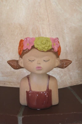 Blumentopf Blumenmädchen aus Steingut, 15 x 16 x 9 cm, Pflanzkopf, Vase - Bild 1 von 3